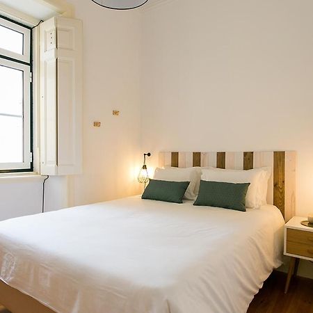 Lovelystay - Cozy 3Bdr Apartment In Estrela Лісабон Екстер'єр фото